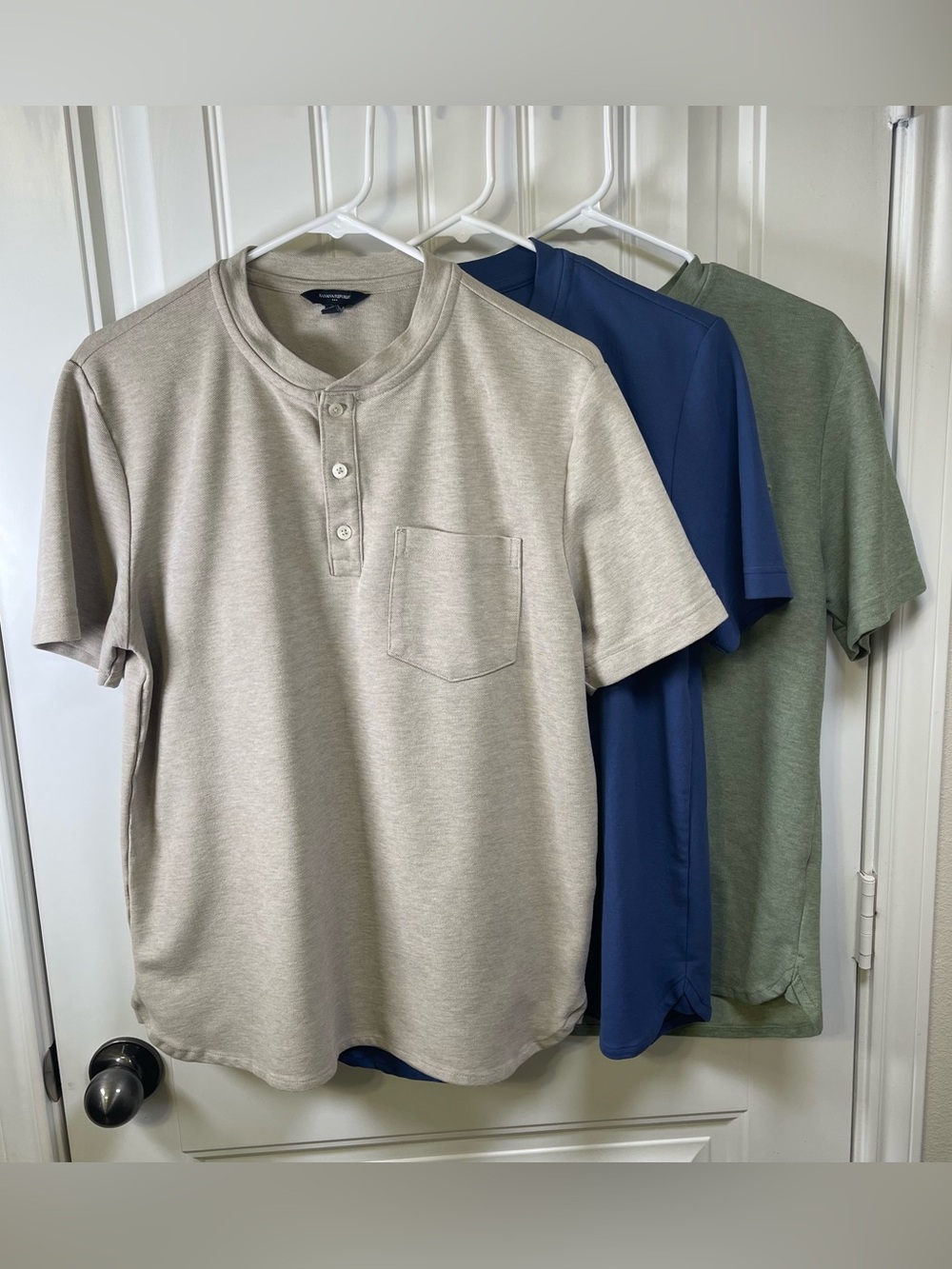 Banana Republic Medium Short Sleeve Pocket Henley Shirts Beige Blue Green 3 Pack